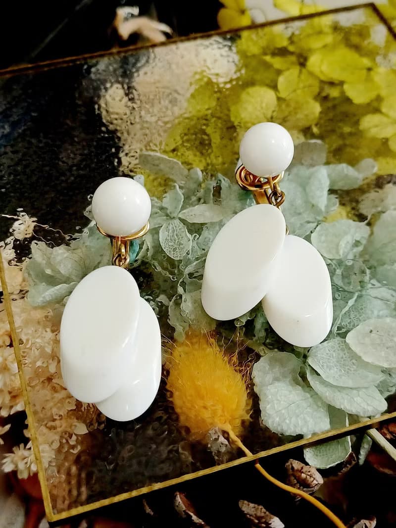 vintage jewelry  Trifari 古董純白賽珞珞吊墜 夾式耳環