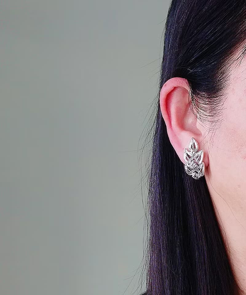vintage jewelry  銀色葉形徽章夾式耳環
