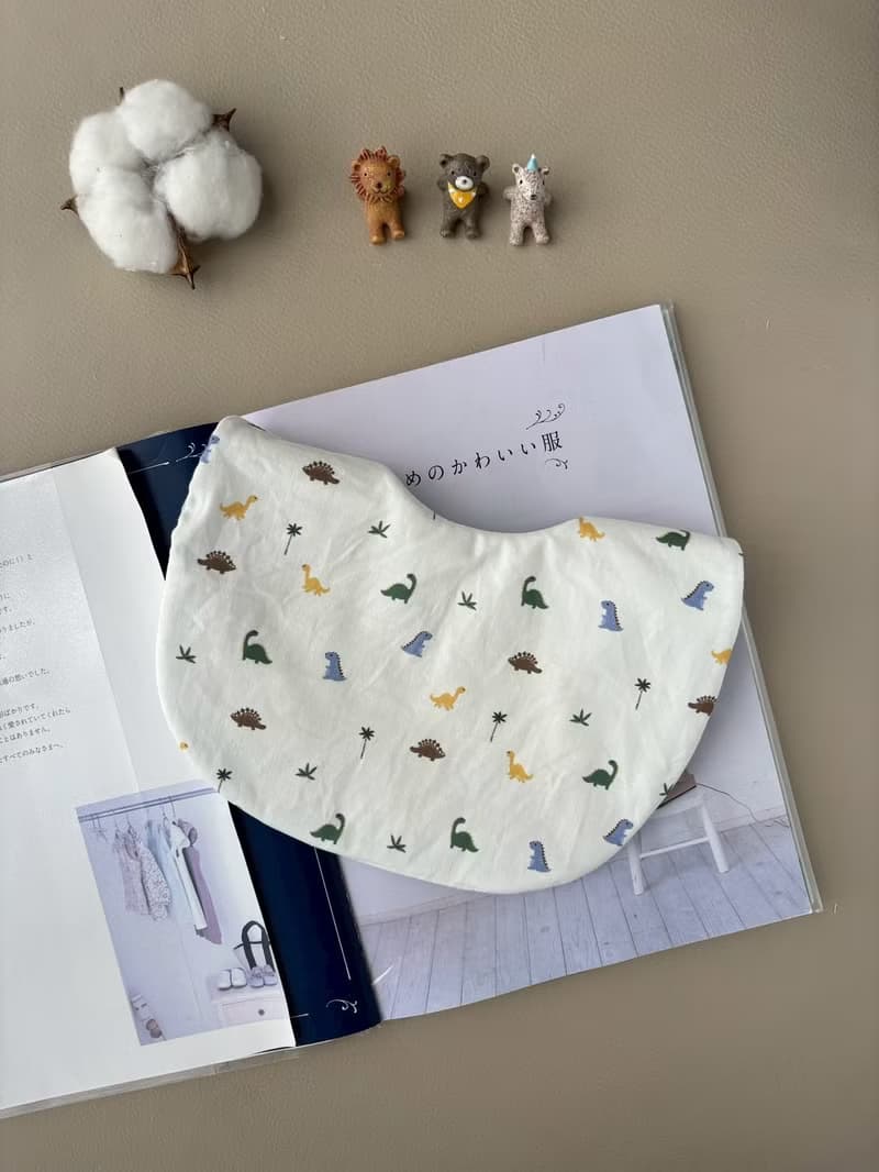 寶寶彌月禮 文青小恐龍 口水巾 新生兒彌月禮  圍兜兜