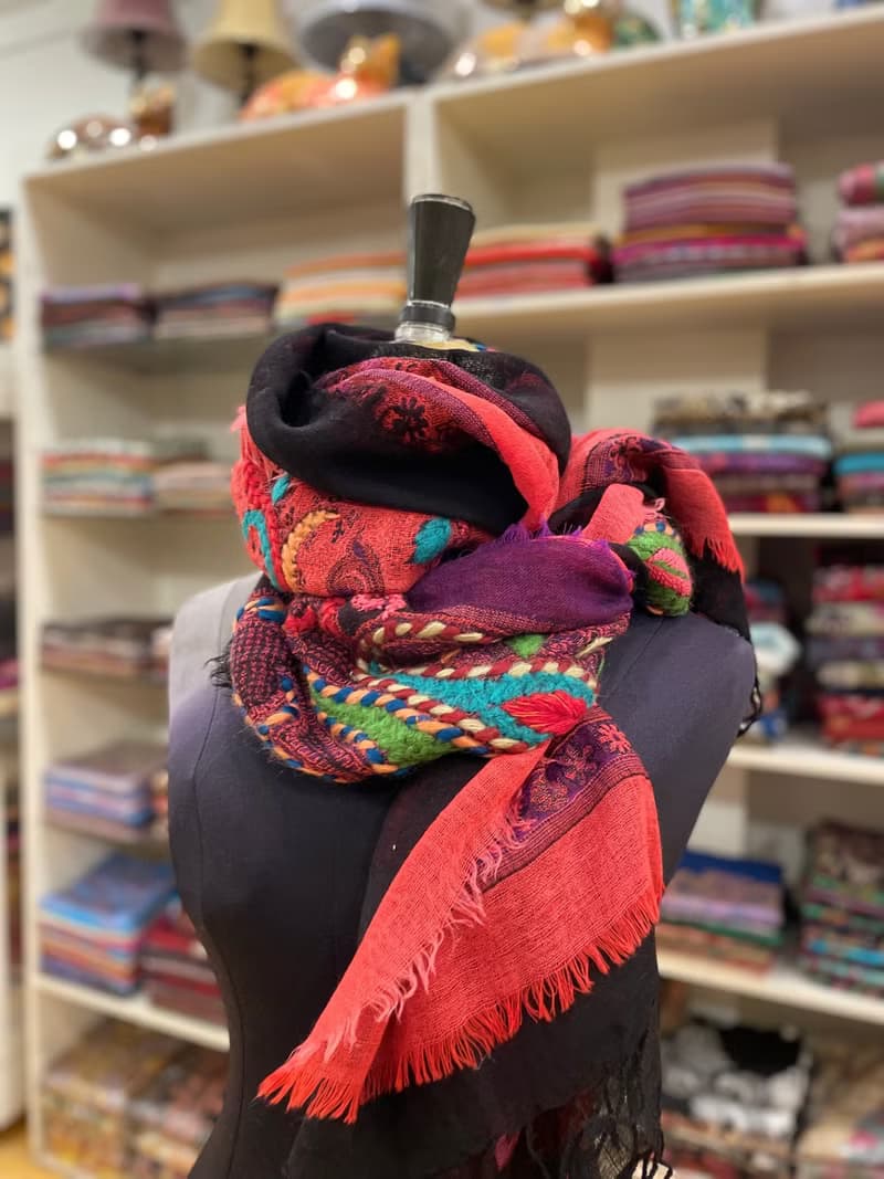 【母親節精選】喀什米爾厚織水煮羊毛 手工刺繡圍巾-艷彩紛飛