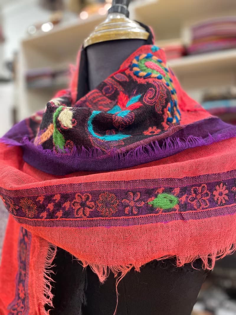 【母親節精選】喀什米爾厚織水煮羊毛 手工刺繡圍巾-艷彩紛飛