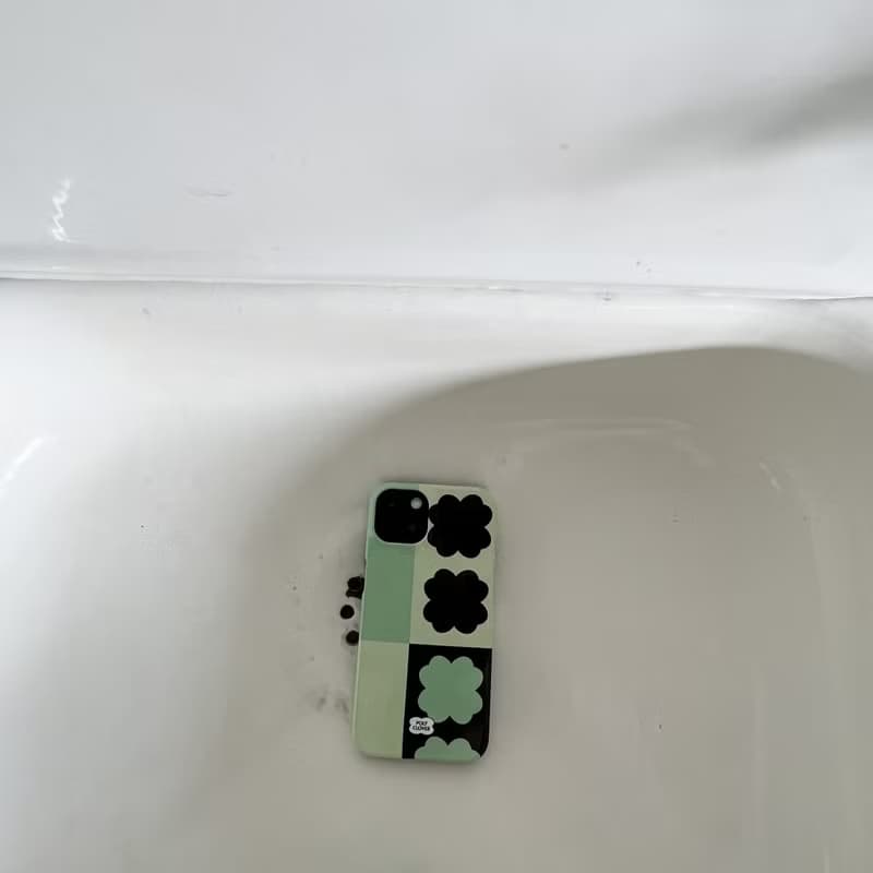 half clover hard iPhone Case (green)