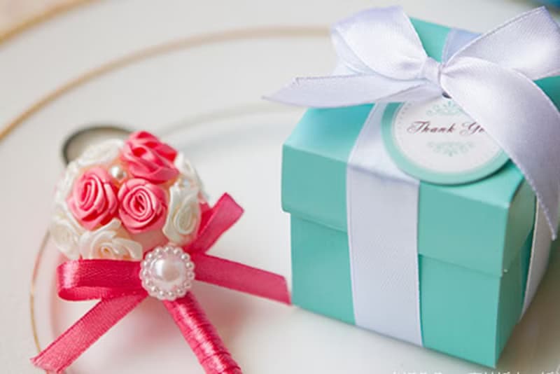 Tiffany盒裝傳遞幸福 祝福快嫁 捧花鑰匙圈 送閨蜜 送姊妹 探房禮