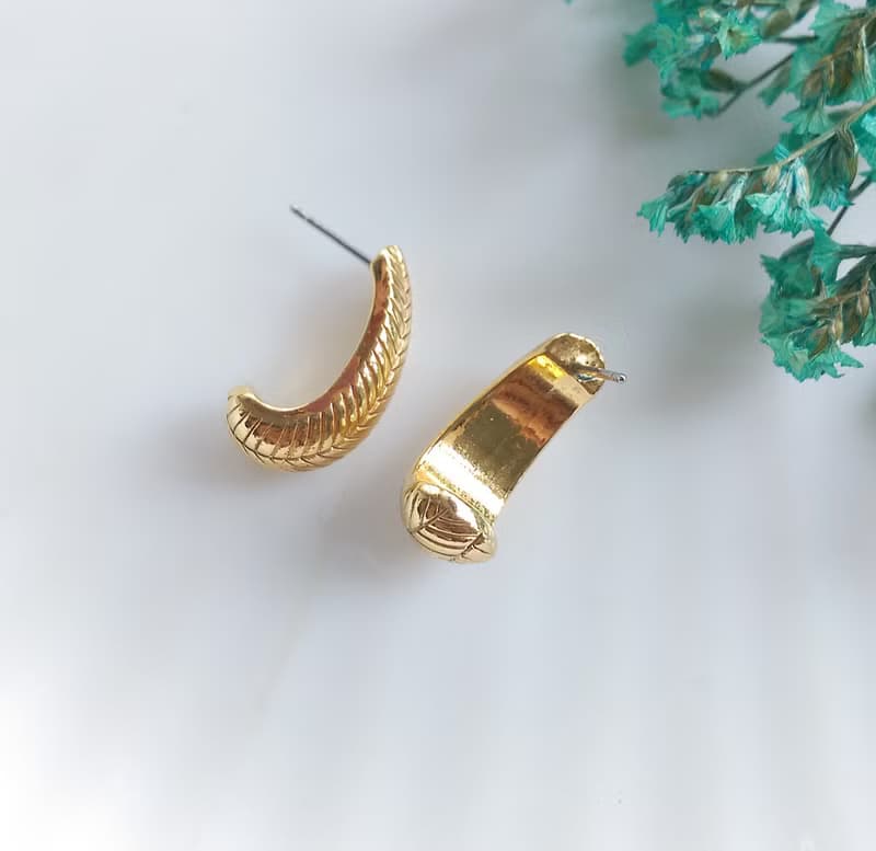 Vintage Jewelry 西洋古董飾品 金色調 小巧 秀氣摩登 針式耳環
