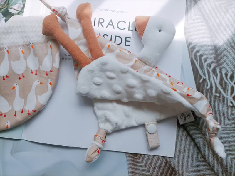 津Handmade 單鴨鴨安撫巾/加手搖鈴