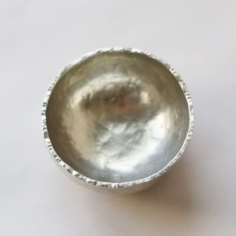 ころりとした錫の器　　 錫杯