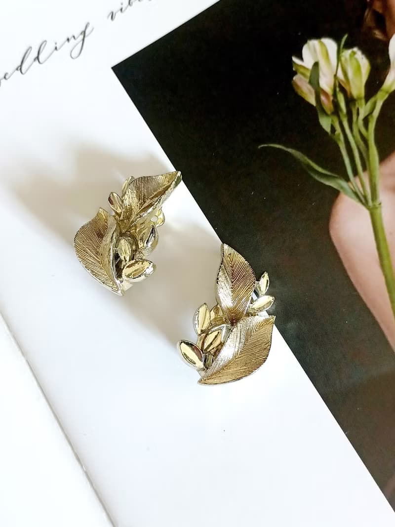 vintage jewelry  LISNER 精緻刷金紋纏枝葉 夾式耳環