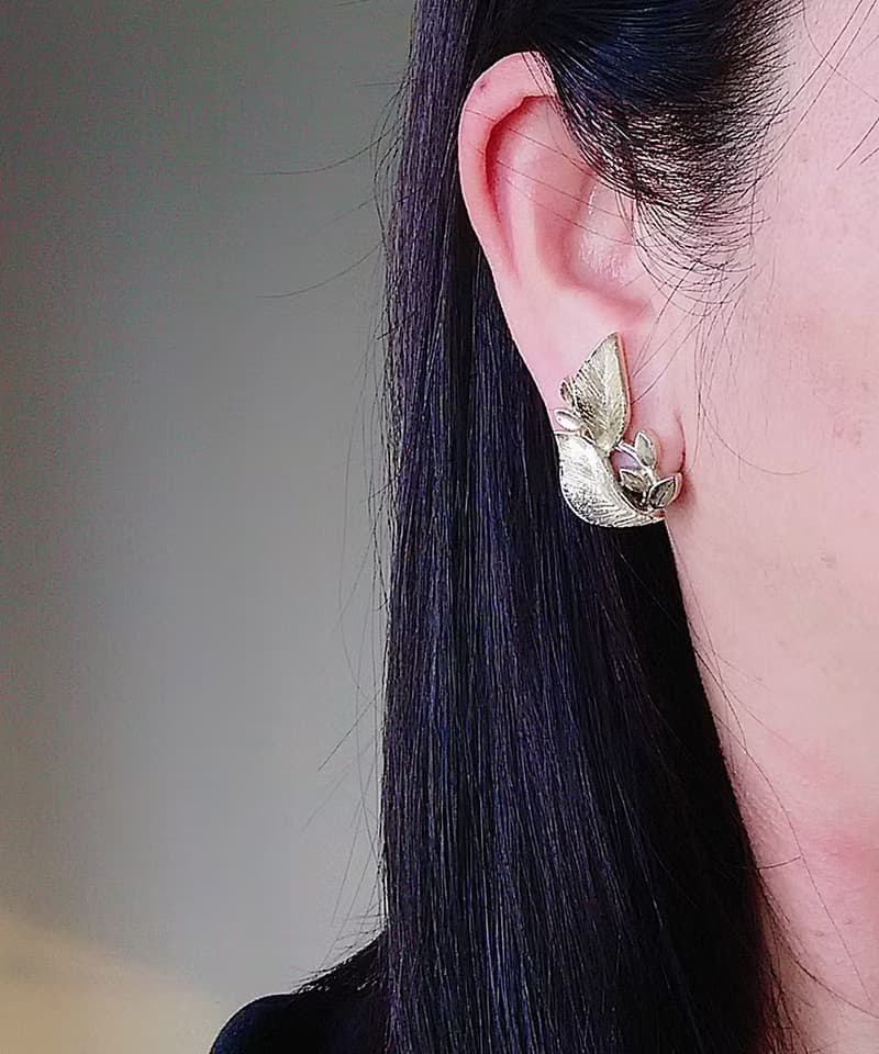 vintage jewelry  LISNER 精緻刷金紋纏枝葉 夾式耳環