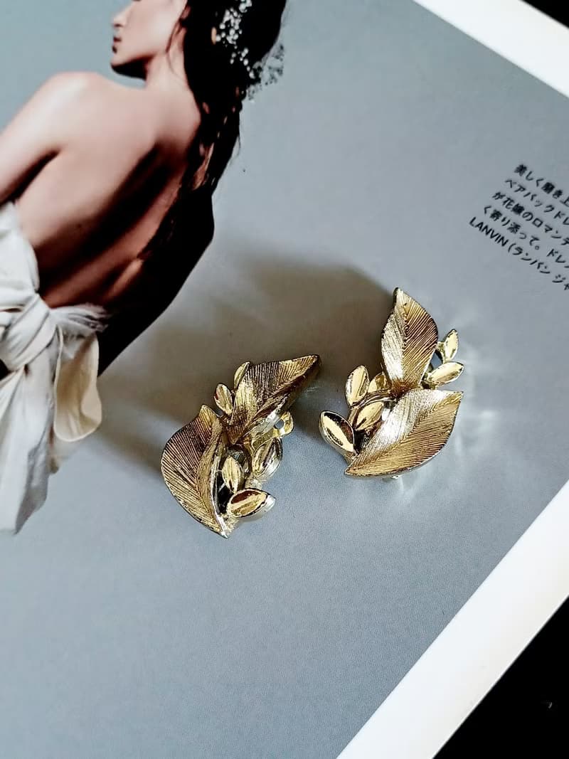 vintage jewelry  LISNER 精緻刷金紋纏枝葉 夾式耳環