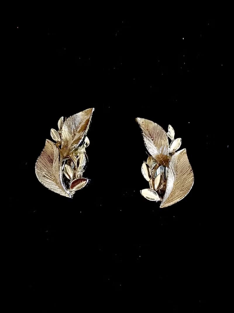 vintage jewelry  LISNER 精緻刷金紋纏枝葉 夾式耳環