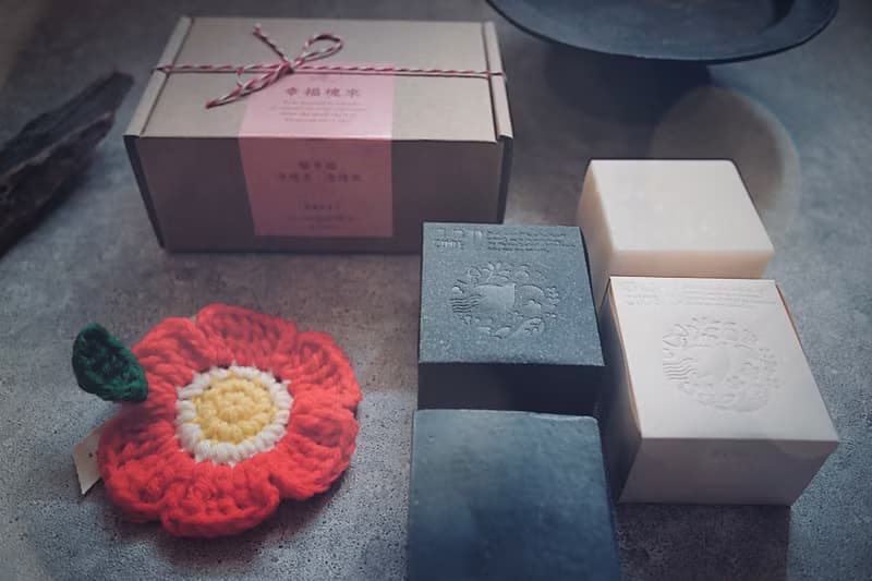 珍貴精油家事塊皂禮盒/黑白雙塊木質調香氣 入厝送禮自用盡顯品味