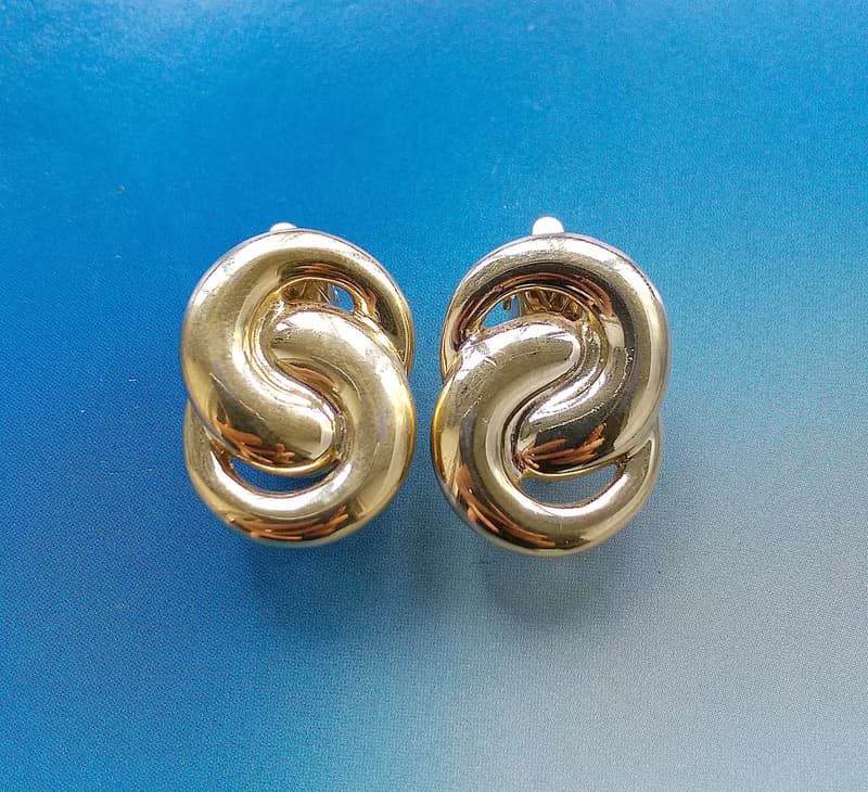 Vintage Jewelry 西洋古董飾品 TRIFARI 金色調 交纏 夾式耳環