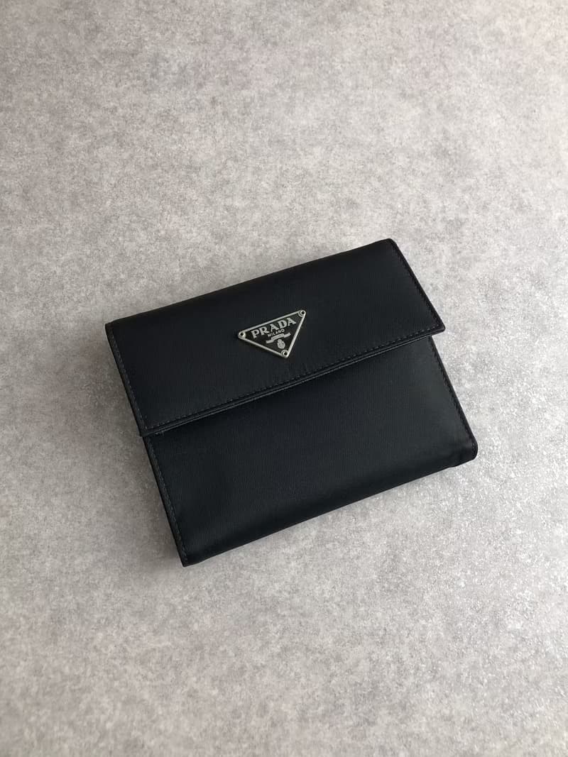 【 日本直送　名牌中古包 】PRADA プラダ 財布 ブラック トライアングルロゴ ナイロン 二つ折り財布 vintage ヴィンテージ オールド s2heh6