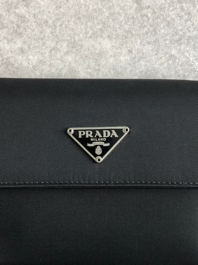 【 日本直送　名牌中古包 】PRADA プラダ 財布 ブラック トライアングルロゴ ナイロン 二つ折り財布 vintage ヴィンテージ オールド s2heh6