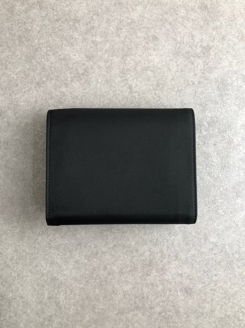 【 日本直送　名牌中古包 】PRADA プラダ 財布 ブラック トライアングルロゴ ナイロン 二つ折り財布 vintage ヴィンテージ オールド s2heh6