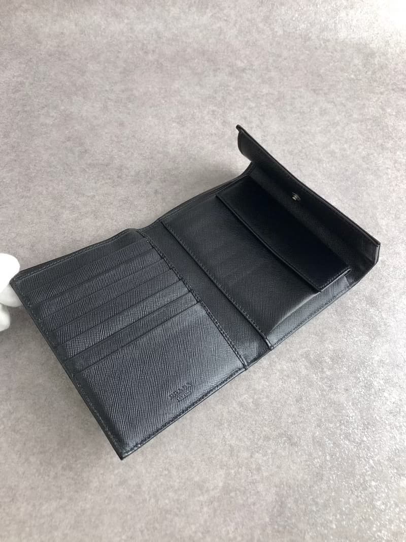 【 日本直送　名牌中古包 】PRADA プラダ 財布 ブラック トライアングルロゴ ナイロン 二つ折り財布 vintage ヴィンテージ オールド s2heh6