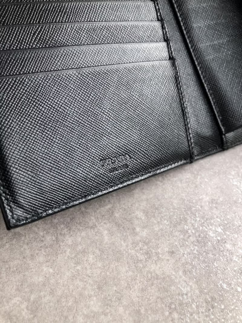 【 日本直送　名牌中古包 】PRADA プラダ 財布 ブラック トライアングルロゴ ナイロン 二つ折り財布 vintage ヴィンテージ オールド s2heh6