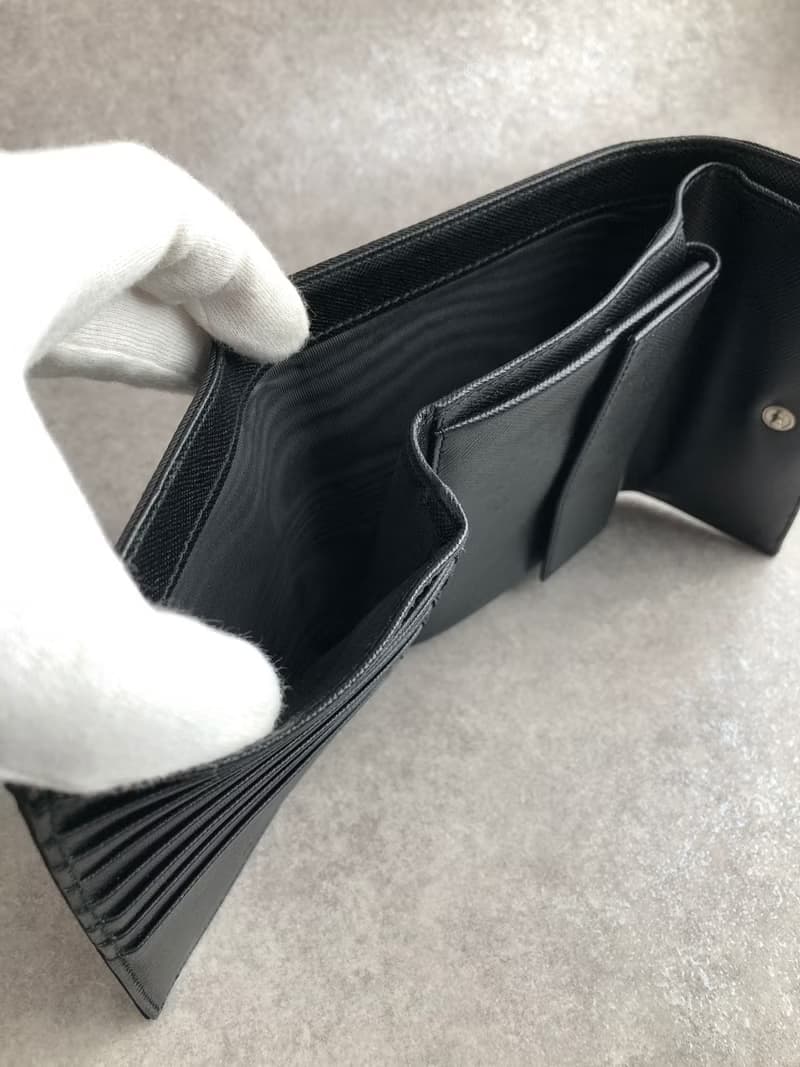 【 日本直送　名牌中古包 】PRADA プラダ 財布 ブラック トライアングルロゴ ナイロン 二つ折り財布 vintage ヴィンテージ オールド s2heh6