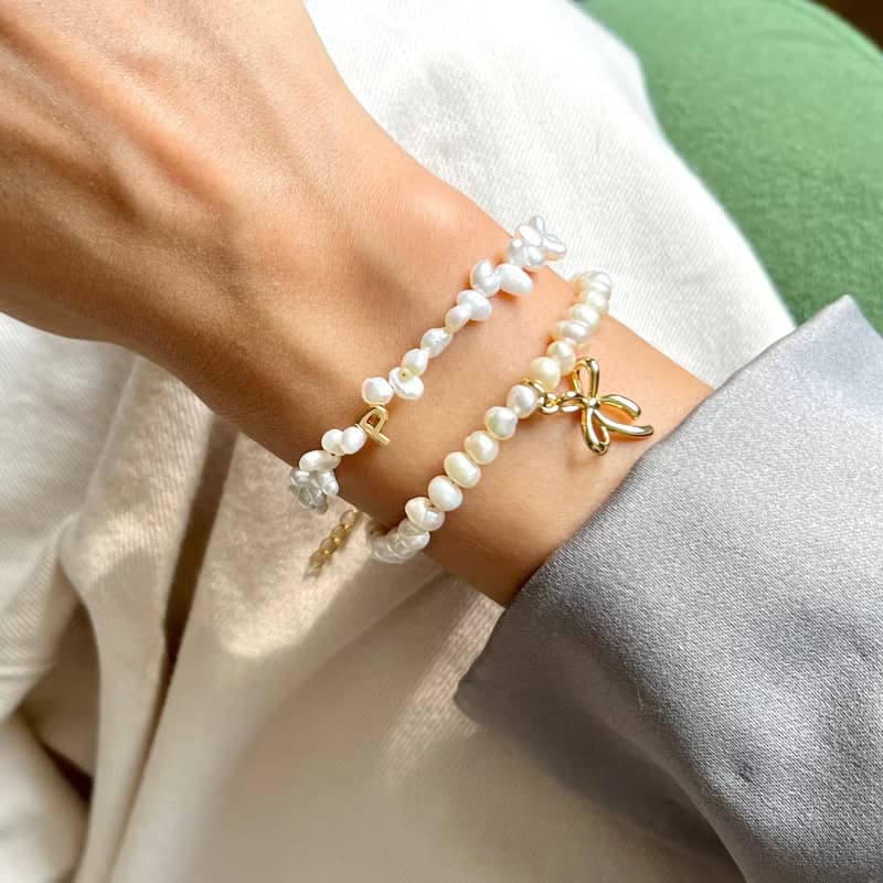 Bracelet Pearl Petite Ribbon • Bow Gold Pendant • Handmade Pearl Bracelet