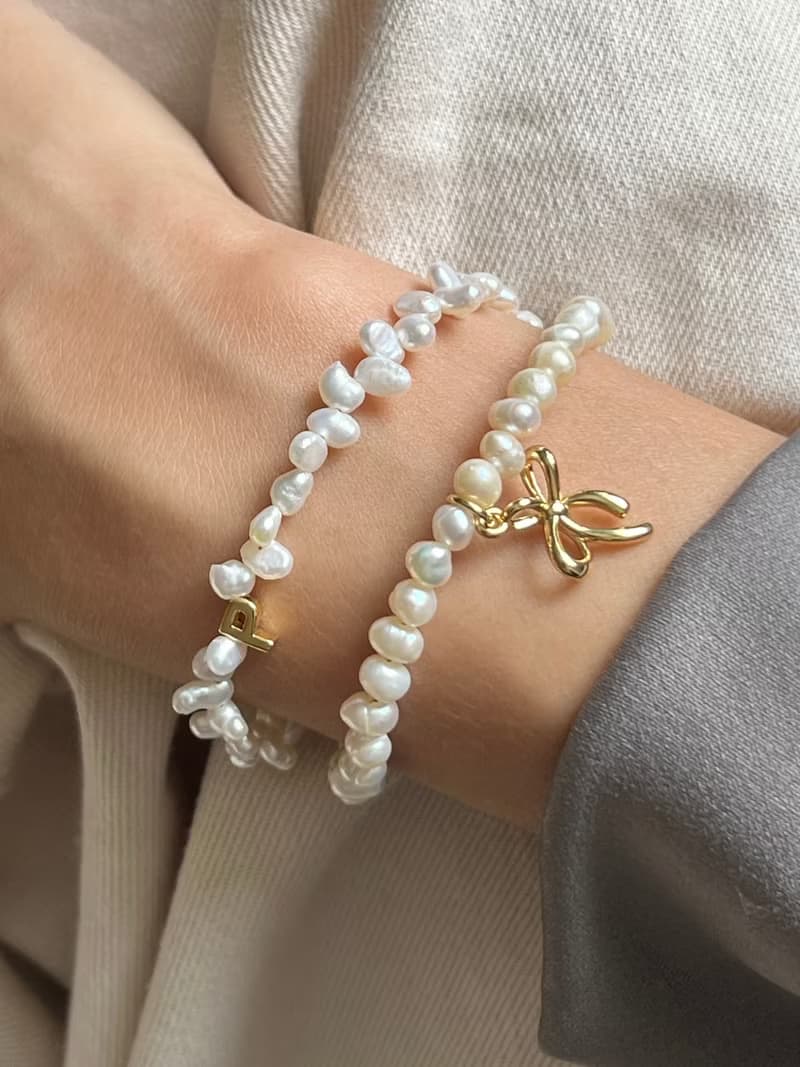 Bracelet Pearl Petite Ribbon • Bow Gold Pendant • Handmade Pearl Bracelet