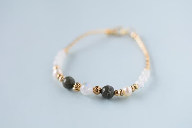 智慧。綠幽靈 月亮石 淡水珍珠 14K包金 天然石 手鍊