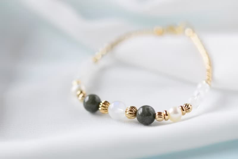 智慧。綠幽靈 月亮石 淡水珍珠 14K包金 天然石 手鍊