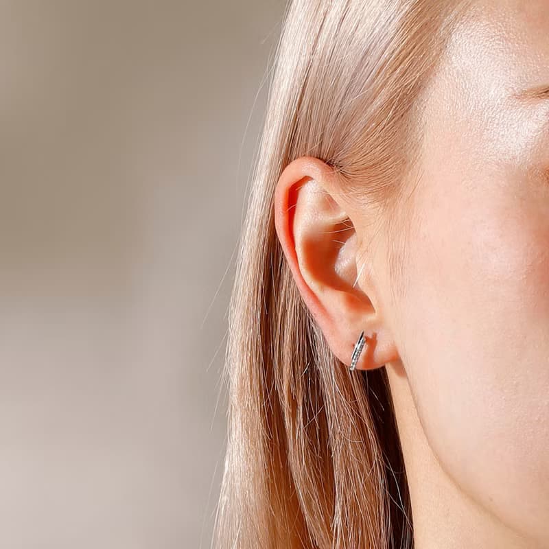 shining bridge loop-fit earring SV　ループフィットイヤリング　　ラインストーン　シルバー