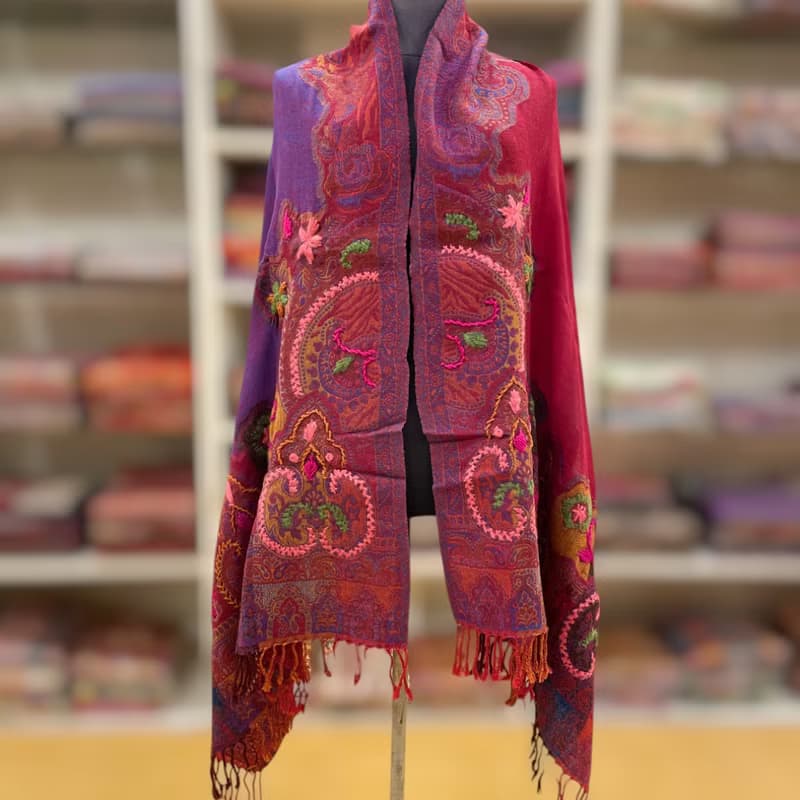 【母親節精選】喀什米爾厚織水煮羊毛 手工刺繡圍巾 - 蝴蝶蘭
