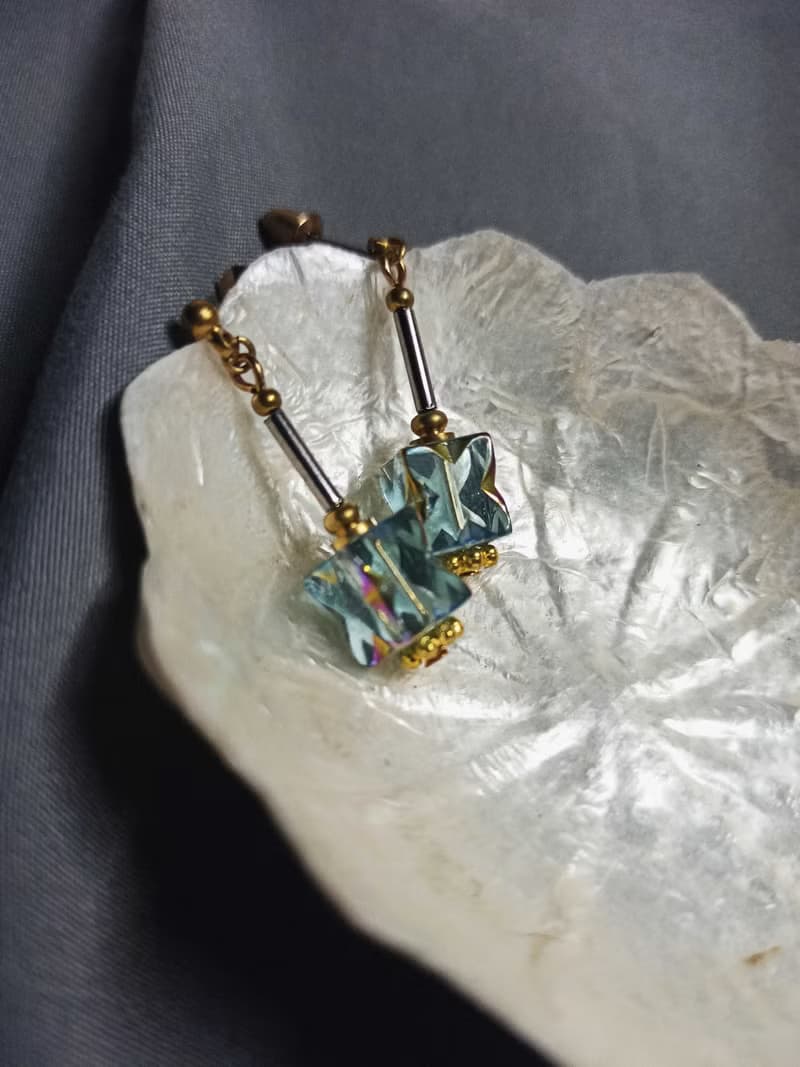 海藍方塊垂墜短耳環