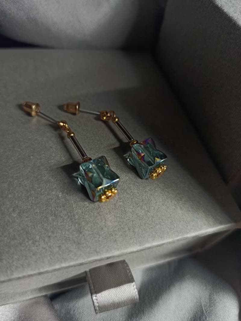 海藍方塊垂墜短耳環