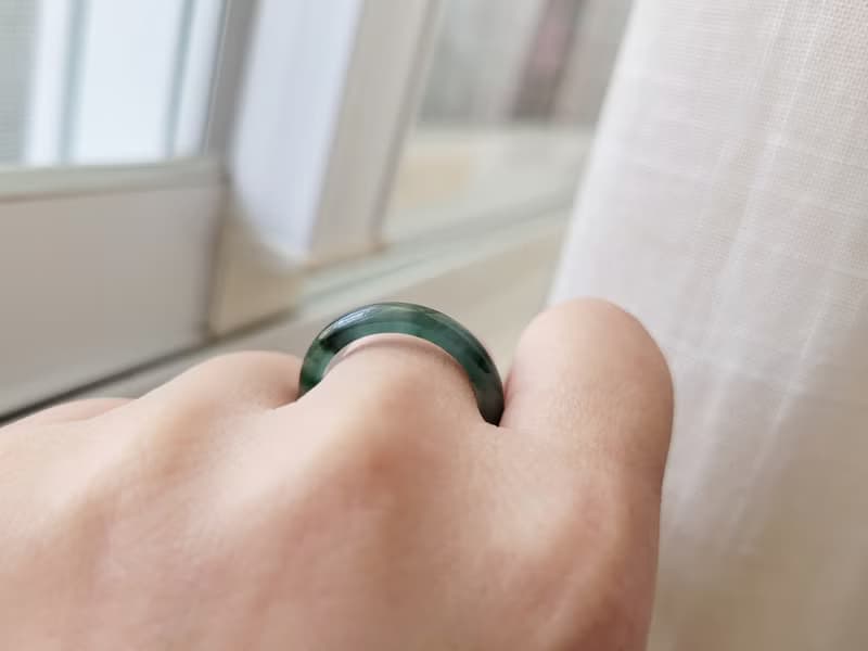 【親翠】天然翡翠 冰墨綠沉靜冰透低調三彩飄花手指鐲13號戒圈