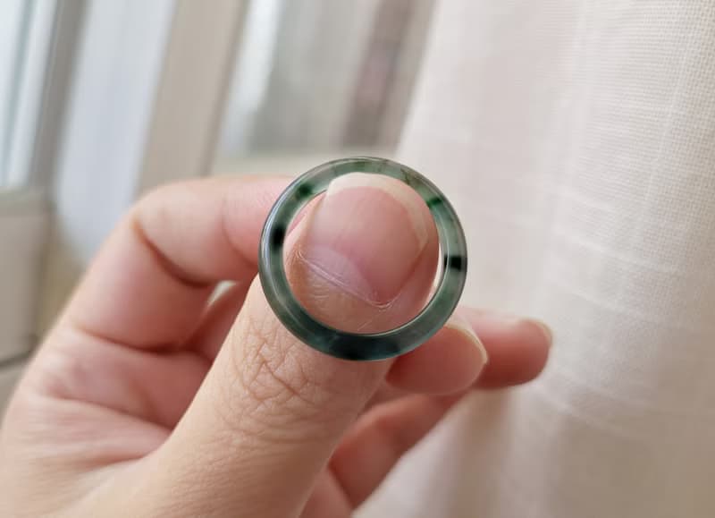 【親翠】天然翡翠 冰墨綠沉靜冰透低調三彩飄花手指鐲13號戒圈