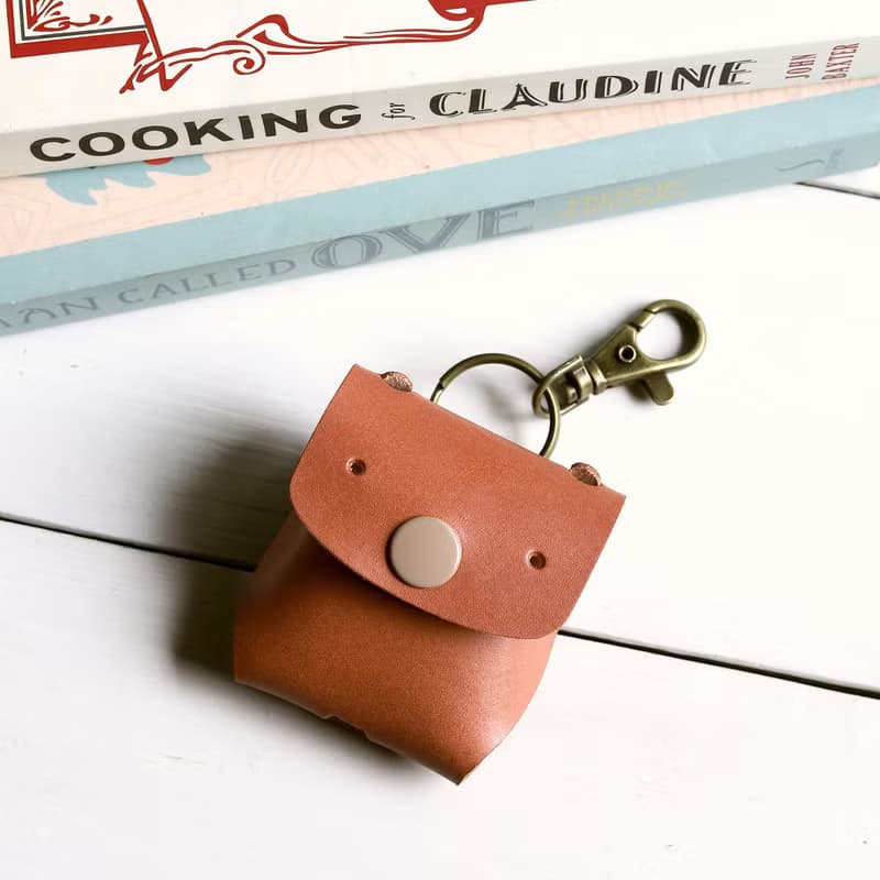 常見的Goody 古駝紅真皮革手工 AirPods 保護套