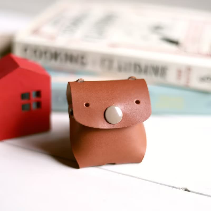 常見的Goody 古駝紅真皮革手工 AirPods 保護套