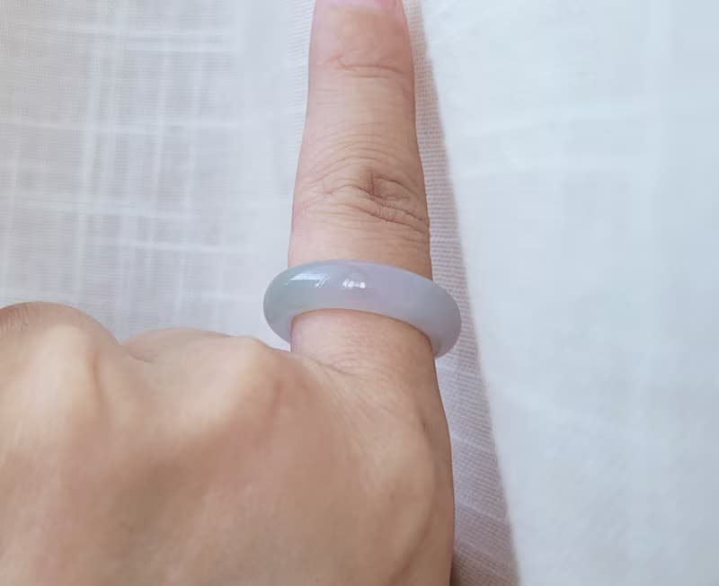 【親翠】天然翡翠 冰水潤帶紫帶綠有點美手指鐲12號戒圈