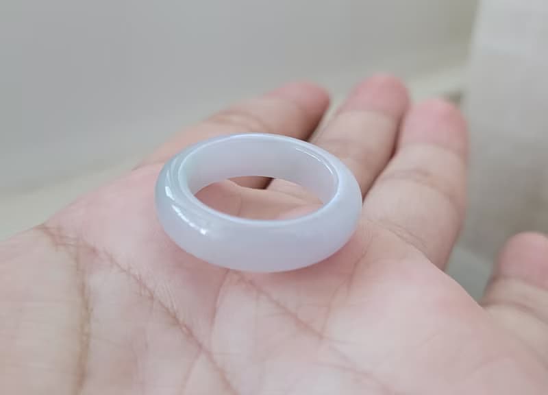 【親翠】天然翡翠 冰水潤帶紫帶綠有點美手指鐲12號戒圈