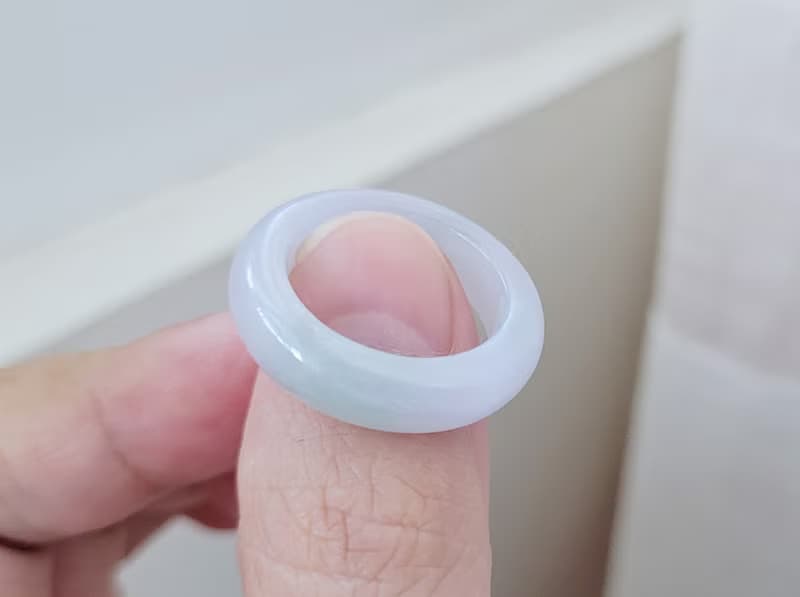 【親翠】天然翡翠 冰水潤帶紫帶綠有點美手指鐲12號戒圈