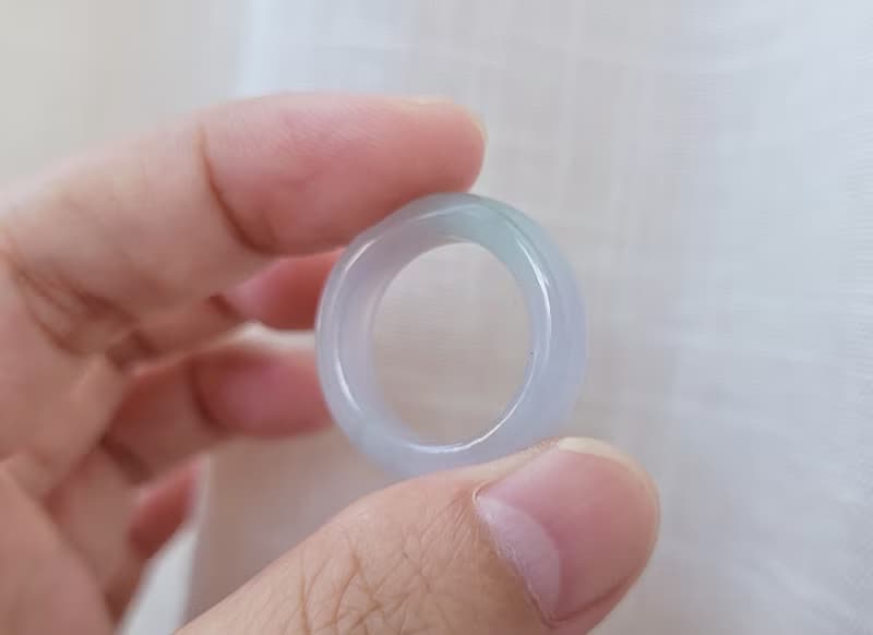 【親翠】天然翡翠 冰水潤帶紫帶綠有點美手指鐲12號戒圈