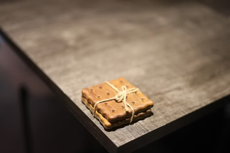 方型餅乾造型柚木隔熱杯墊 (2入組)