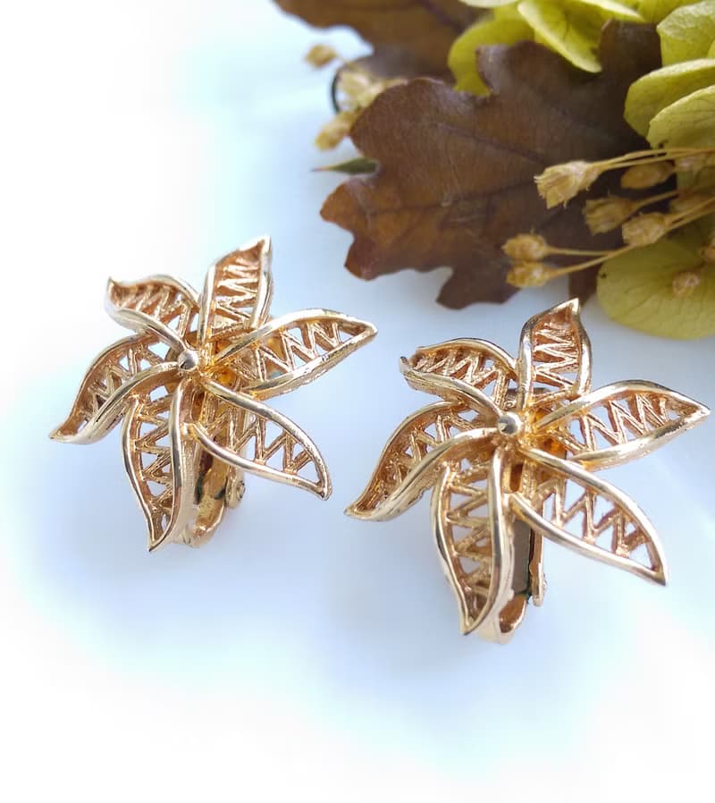 Vintage Jewelry 西洋古董飾品 Vendome 金色調 簍空花 夾式耳環