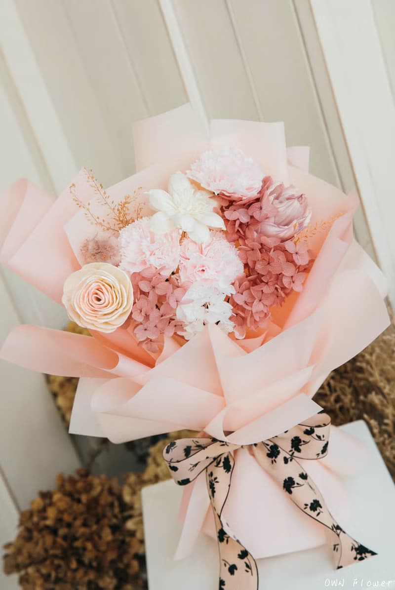 康乃馨花束/生日花束/生日禮物/畢業花束/永生花花束/母親節花束