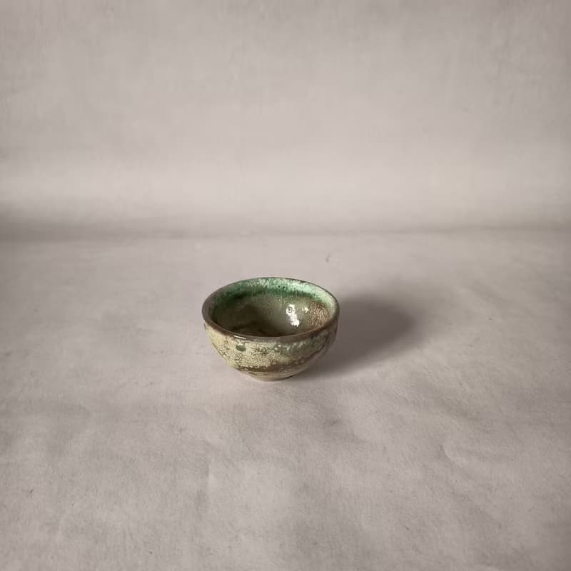 陶藝家創作多重掛釉瓦斯窯燒杯