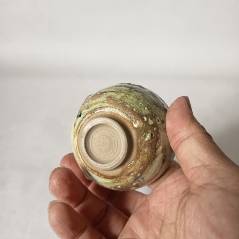 陶藝家創作多重掛釉瓦斯窯燒杯