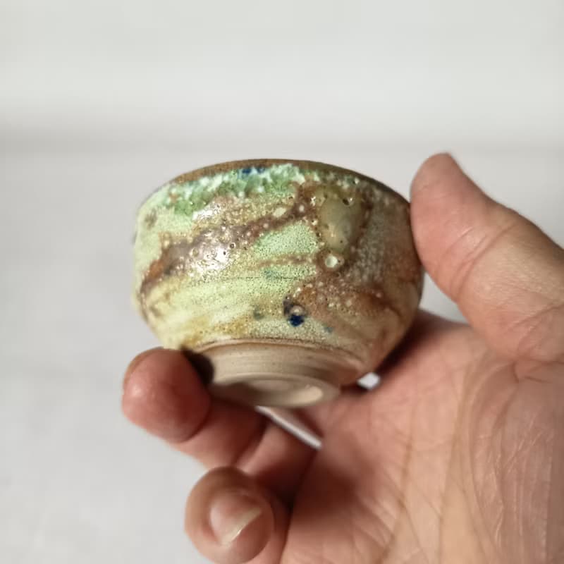 陶藝家創作多重掛釉瓦斯窯燒杯