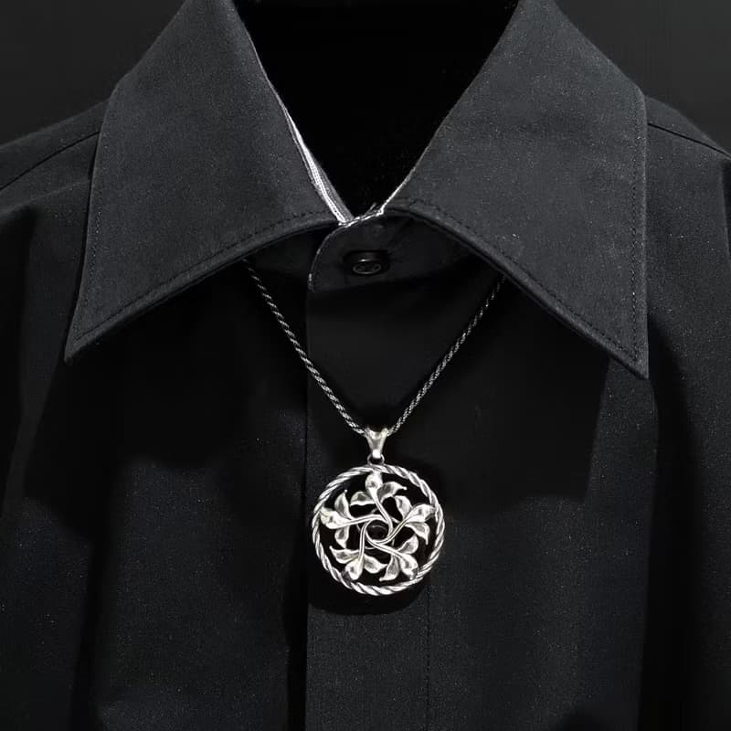 森林魔法 | 玫瑰窗花圓牌吊墜 - S925純銀 - 鏤空藤蔓設計