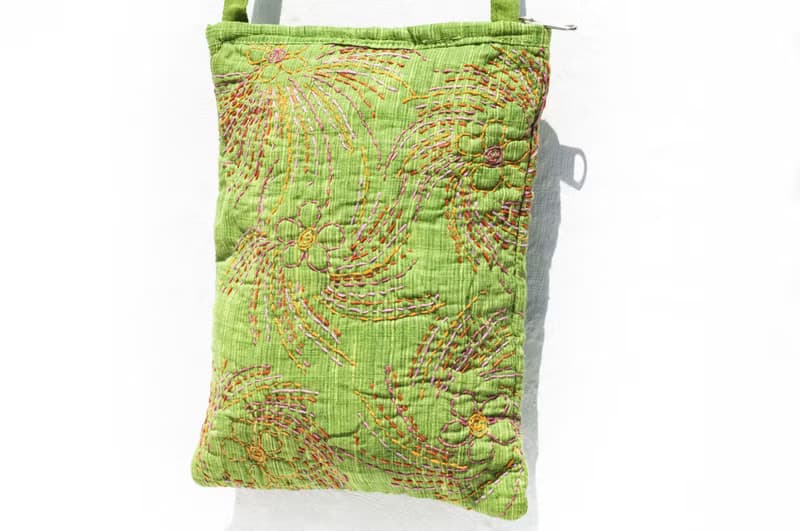 手縫純棉布側背包/刺繡斜背包/刺繡肩背包/北歐風手繡包-花朵煙火
