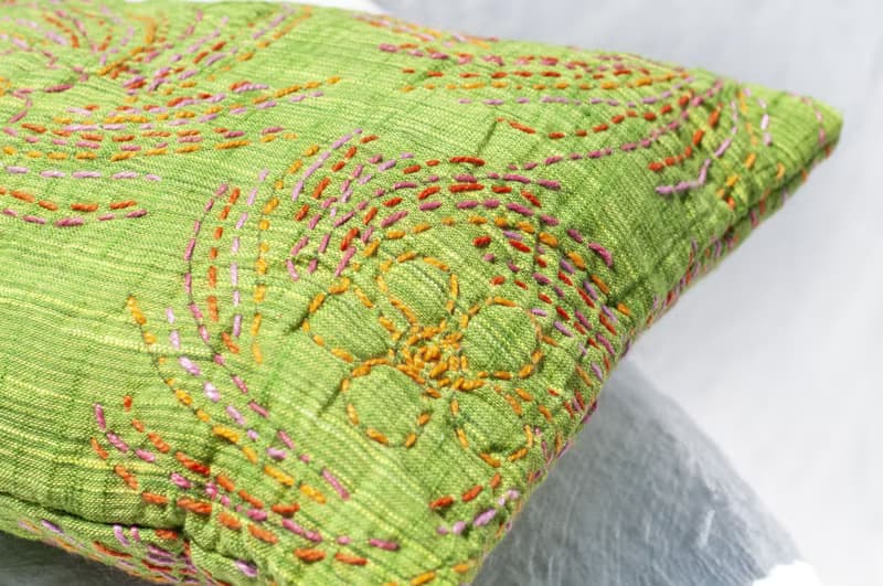 手縫純棉布側背包/刺繡斜背包/刺繡肩背包/北歐風手繡包-花朵煙火
