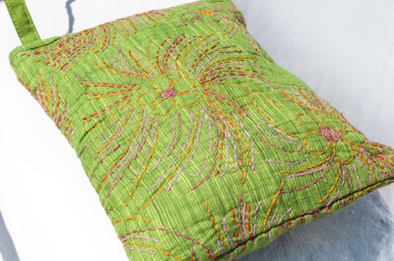 手縫純棉布側背包/刺繡斜背包/刺繡肩背包/北歐風手繡包-花朵煙火