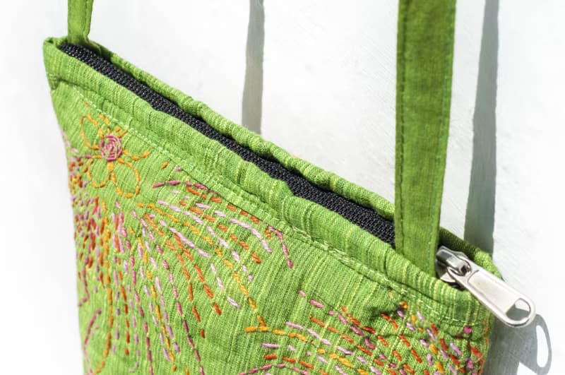 手縫純棉布側背包/刺繡斜背包/刺繡肩背包/北歐風手繡包-花朵煙火