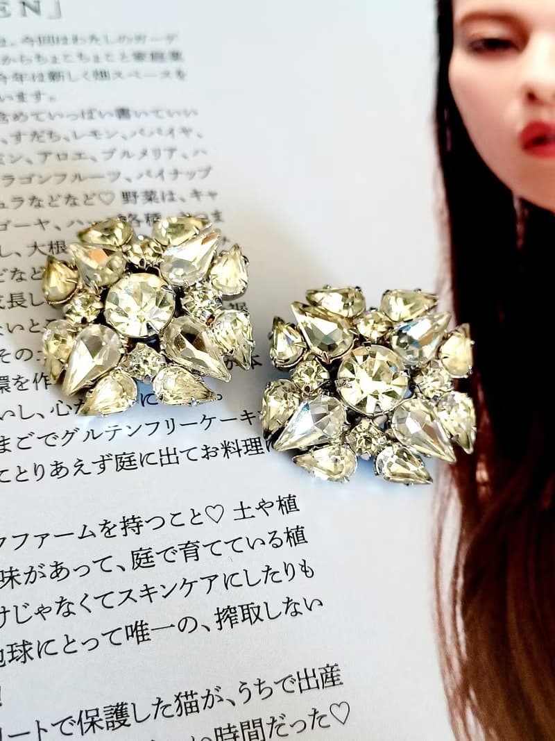 vintage jewelry WARNER 古董炫目透萊茵花卉 夾式耳環